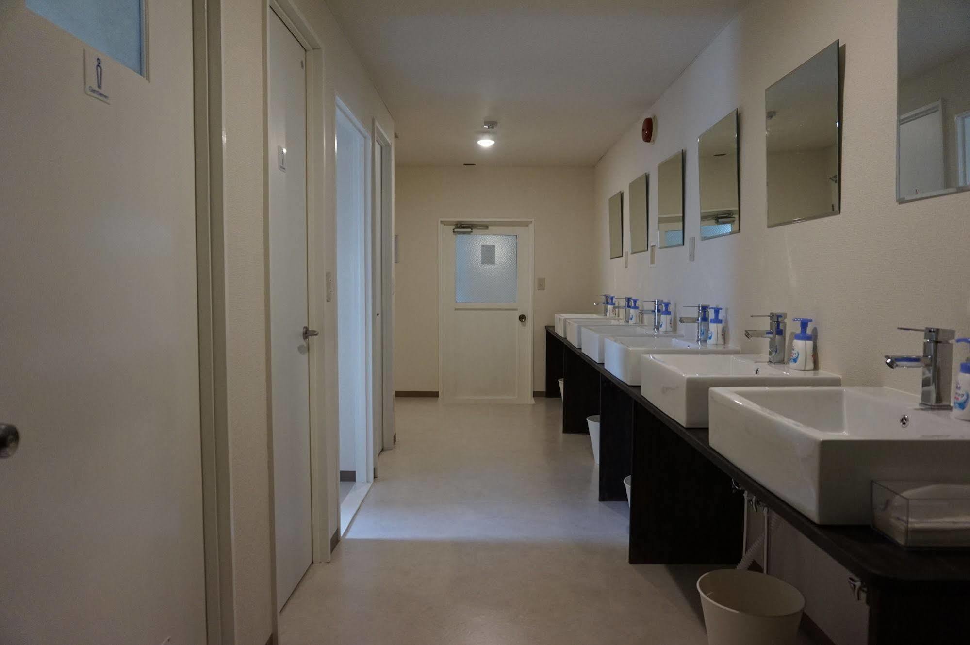 Uni Hostel Осака Екстериор снимка
