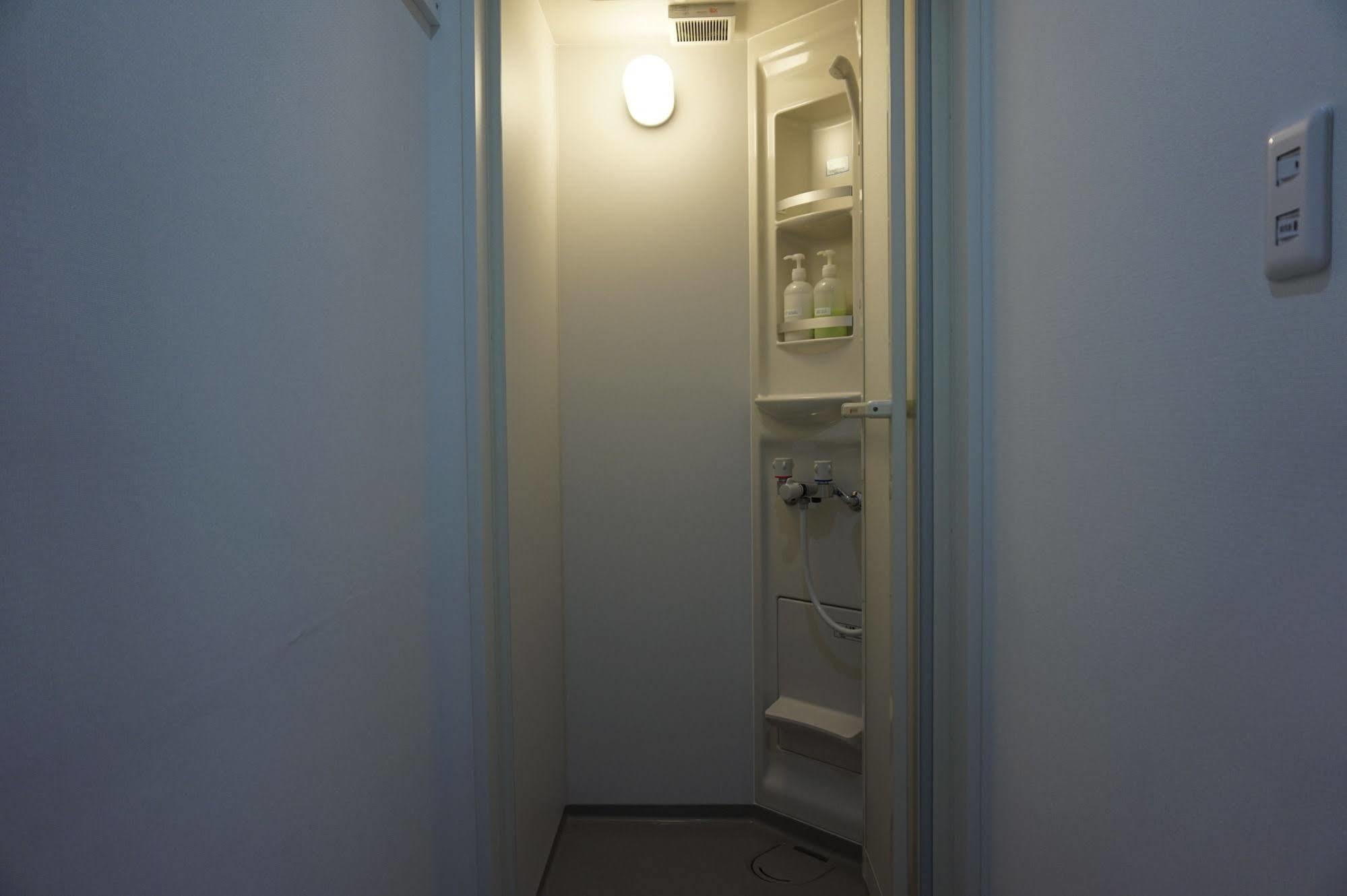 Uni Hostel Осака Екстериор снимка