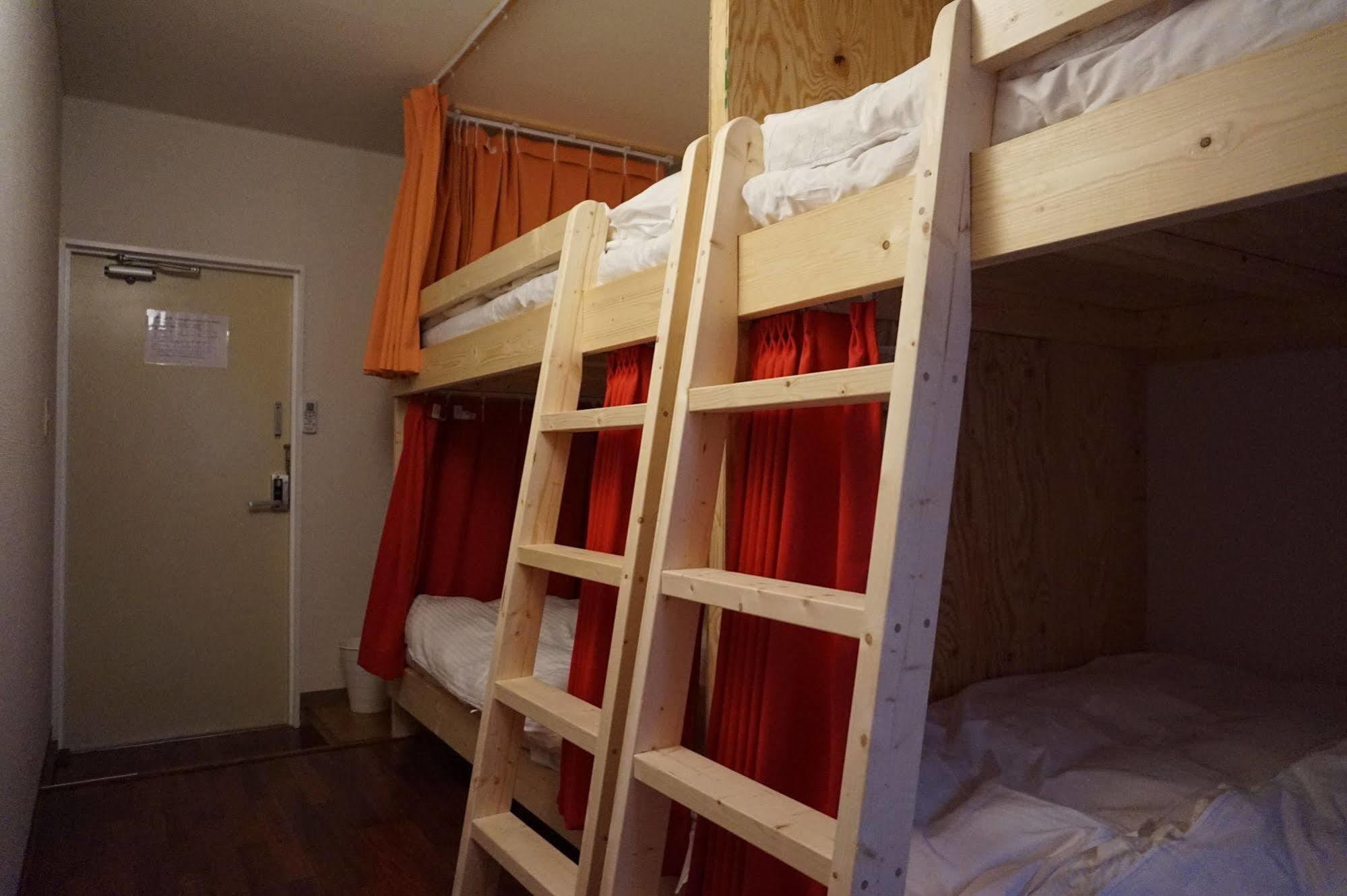 Uni Hostel Осака Екстериор снимка