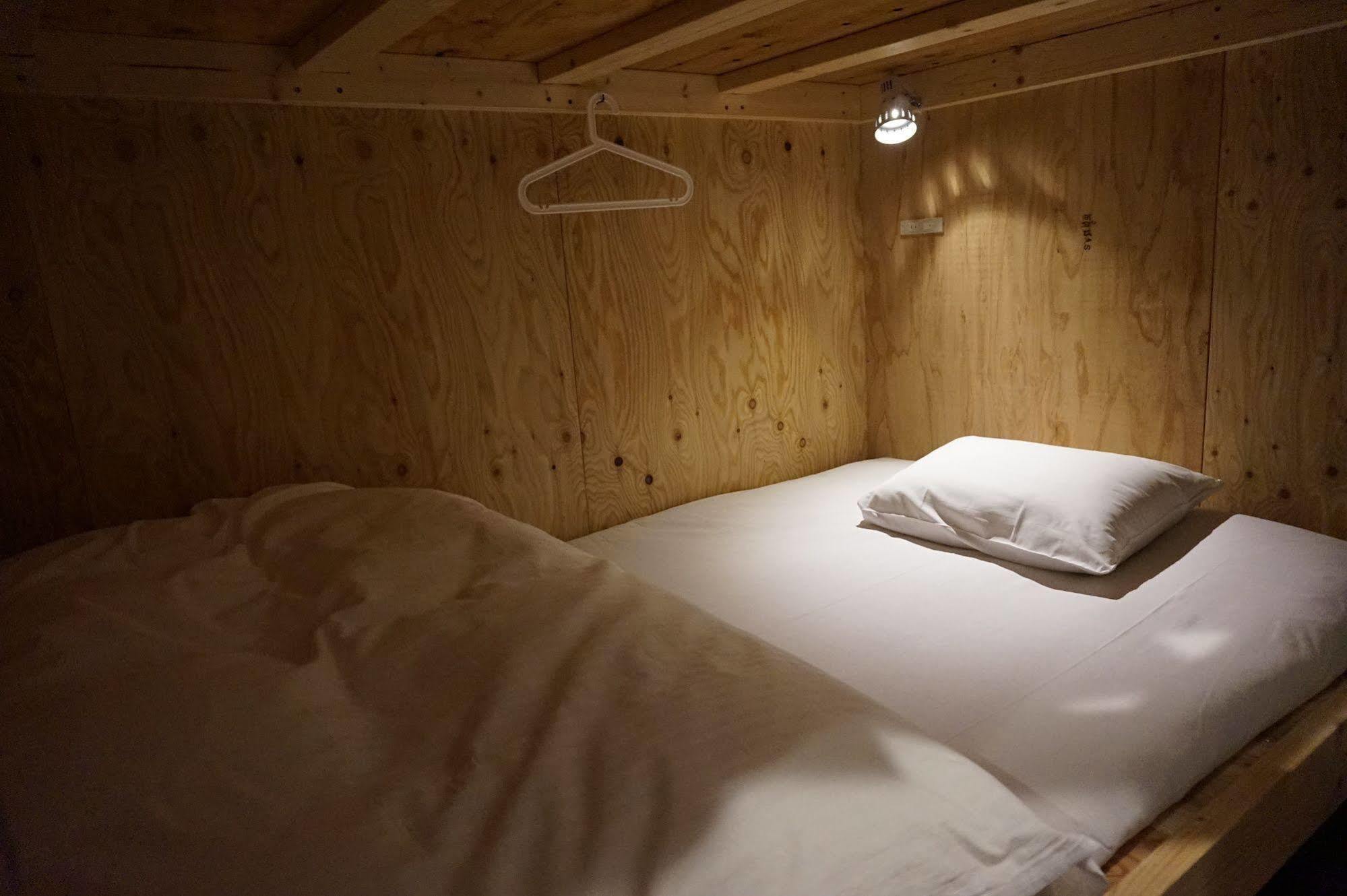 Uni Hostel Осака Екстериор снимка
