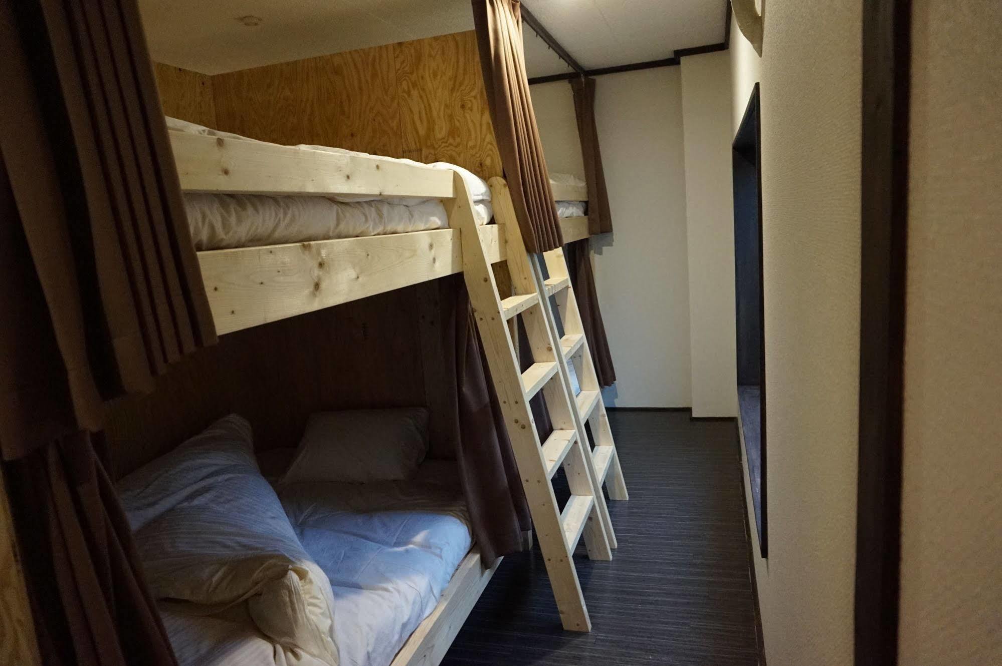 Uni Hostel Осака Екстериор снимка