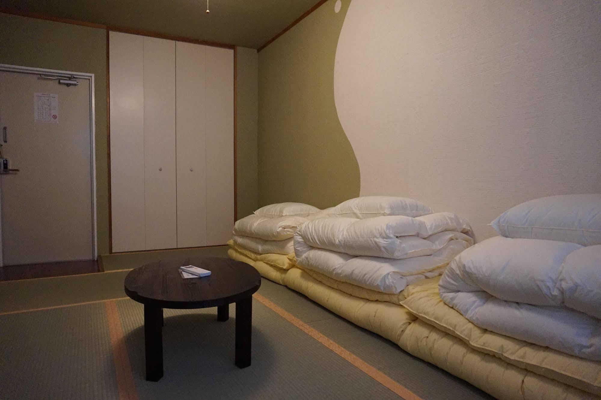 Uni Hostel Осака Екстериор снимка
