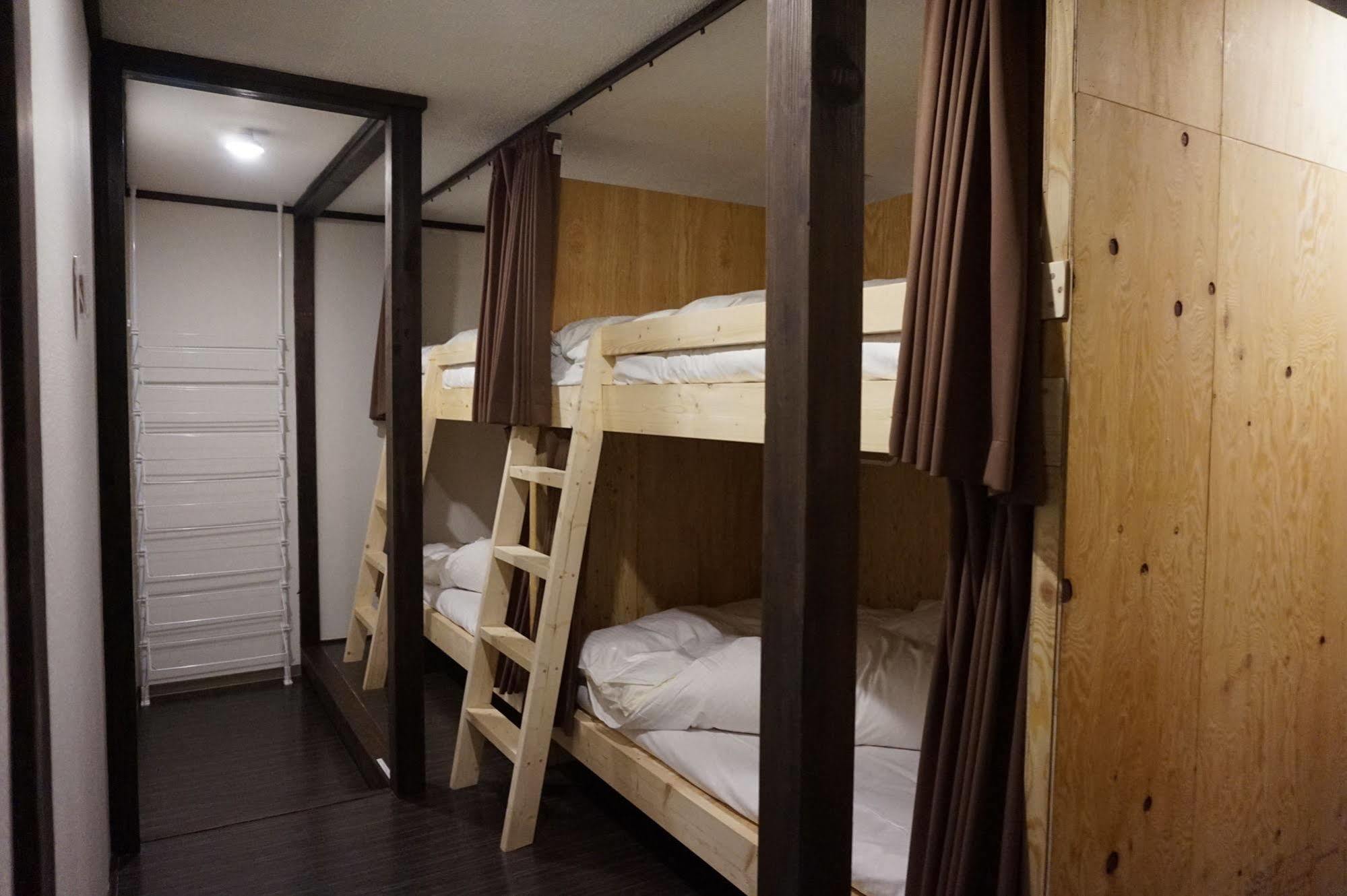 Uni Hostel Осака Екстериор снимка