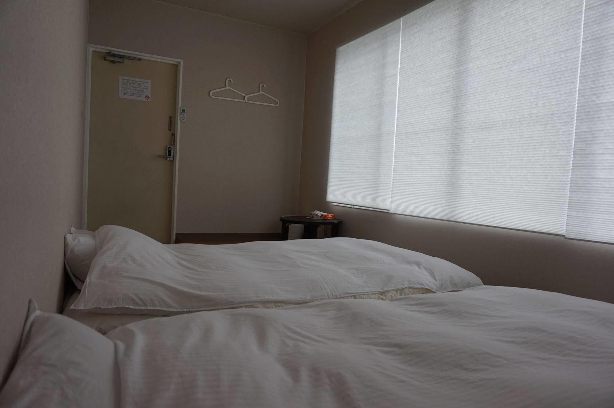 Uni Hostel Осака Екстериор снимка